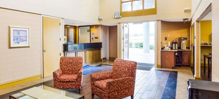 南菲耶斯塔公园罗德威套房酒店(Rodeway Inn & Suites South of Fiesta Park)图片