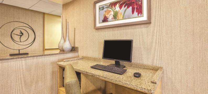 托莱多佩里斯堡拉昆塔温德姆酒店(La Quinta Inn by Wyndham Toledo Perrysburg)图片