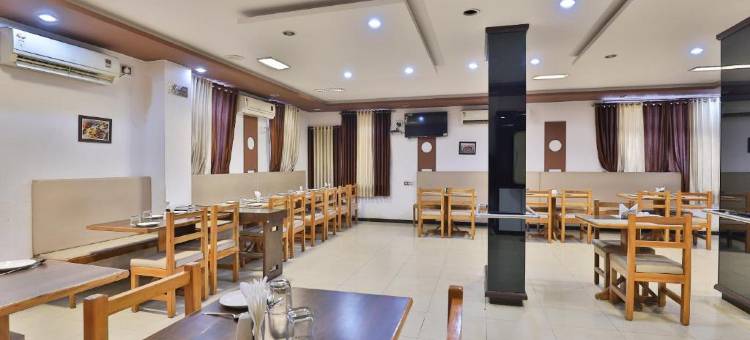 OYO 9751 福伦达凡住宅酒店(Collection O Dandiya Bazar Formerly Vrundavan Residency)图片