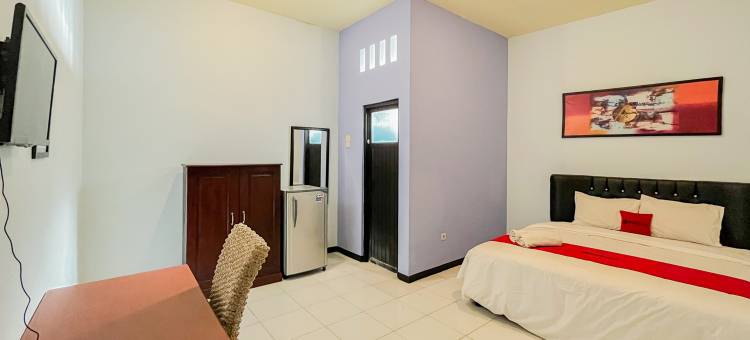 OYO 3387纳库拉伊斯兰家庭旅馆(RedDoorz Syariah Near Rsud Tuban)图片