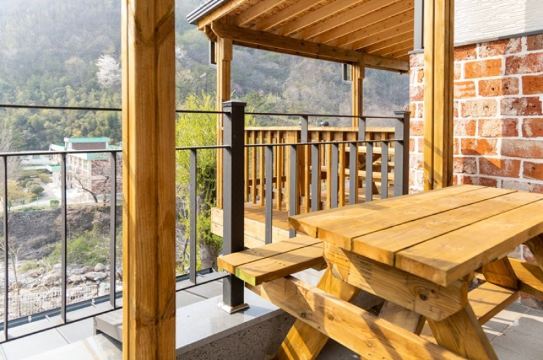 Gurye Flora Pension Hotel Overview