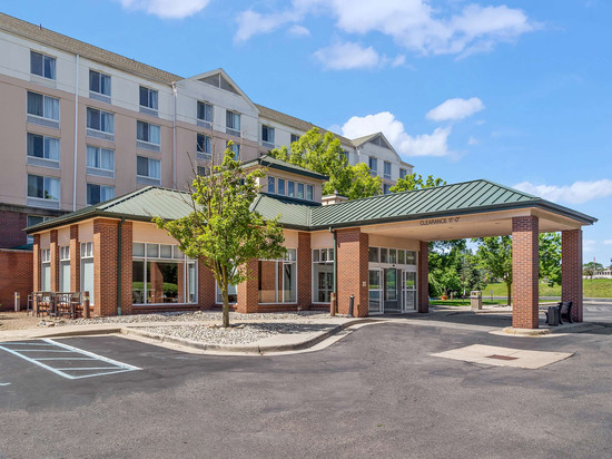 普利茅斯希尔顿花园酒店