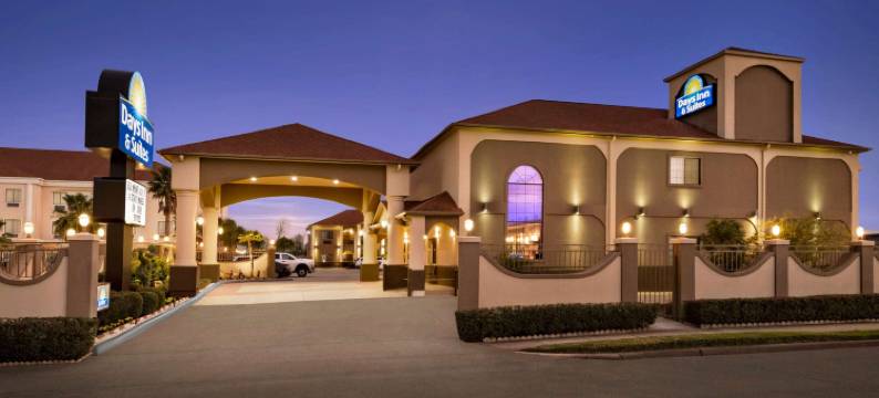 休斯顿荷比机场戴斯套房酒店(Days Inn & Suites by Wyndham Houston Hobby Airport)图片