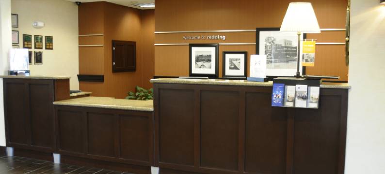 雷丁欢朋套房酒店(Hampton Inn & Suites Redding)图片