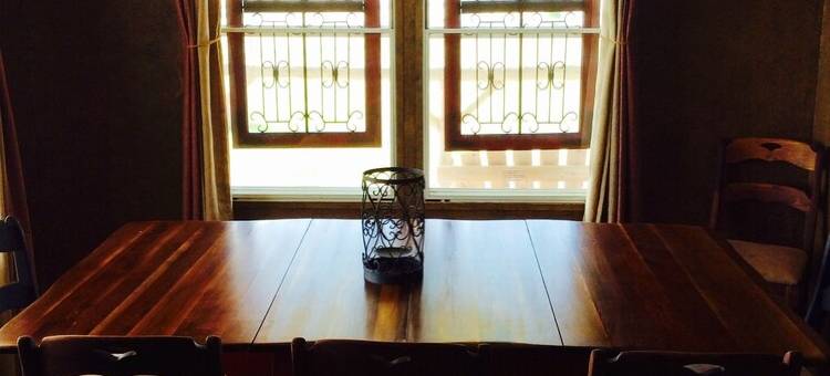 Mountain views, wrap around porch, incredible lawn with fire pit!!图片