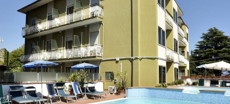 狄亚诺马里纳Mhotelsgroup酒店(Hotel Diano Marina Mhotelsgroup)图片