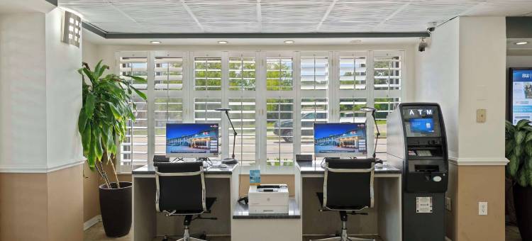 假日沙滩贝斯特韦斯特优质套房酒店(Best Western Plus Holiday Sands Inn  Suites)图片