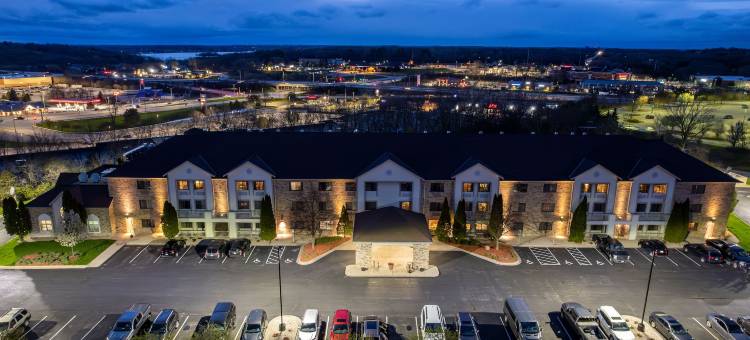 密尔沃基德拉菲尔德拉昆塔温德姆套房酒店(La Quinta Inn & Suites by Wyndham Milwaukee Delafield)图片