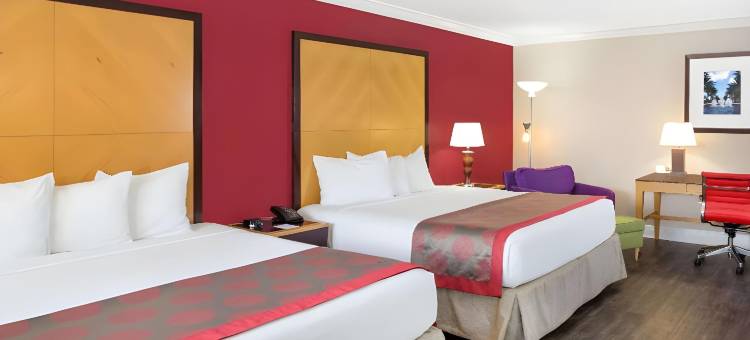 迈阿密温泉/迈阿密国际机场华美达酒店(Ramada by Wyndham Miami Springs/Miami International Airport)图片