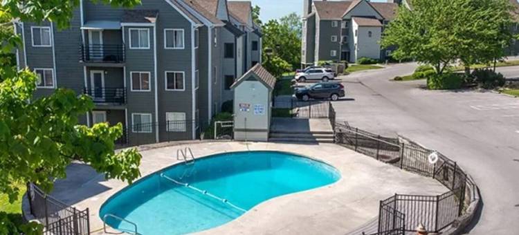 Heated Outdoor Pool and Scenic Smoky Views - Charming Loft Escape图片
