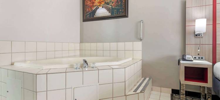 艾伯特利I-90/I-35贝斯特韦斯特优质酒店(Best Western Plus Albert Lea I-90/I-35 Hotel)图片