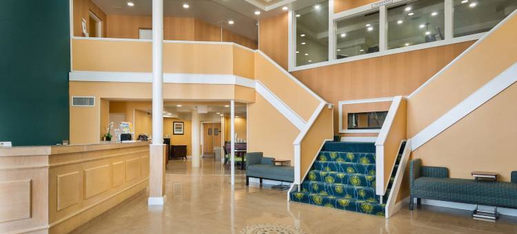 米德尔敦-纽波特凯艺套房酒店(Quality Inn and Suites Newport - Middletown)图片