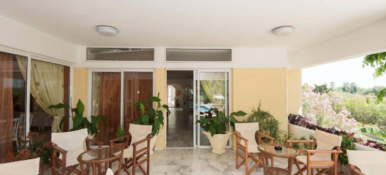 莱昂尼达斯套房酒店(Leonidas Hotel & Studios)图片