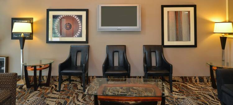 亚历山德里亚西部舒适酒店及套房(Comfort Inn & Suites Alexandria West)图片