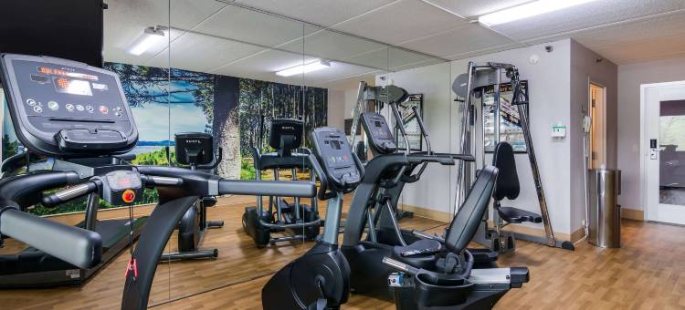 詹姆斯敦福尔科纳克拉丽奥波因特饭店(Clarion Pointe Jamestown - Falconer)图片