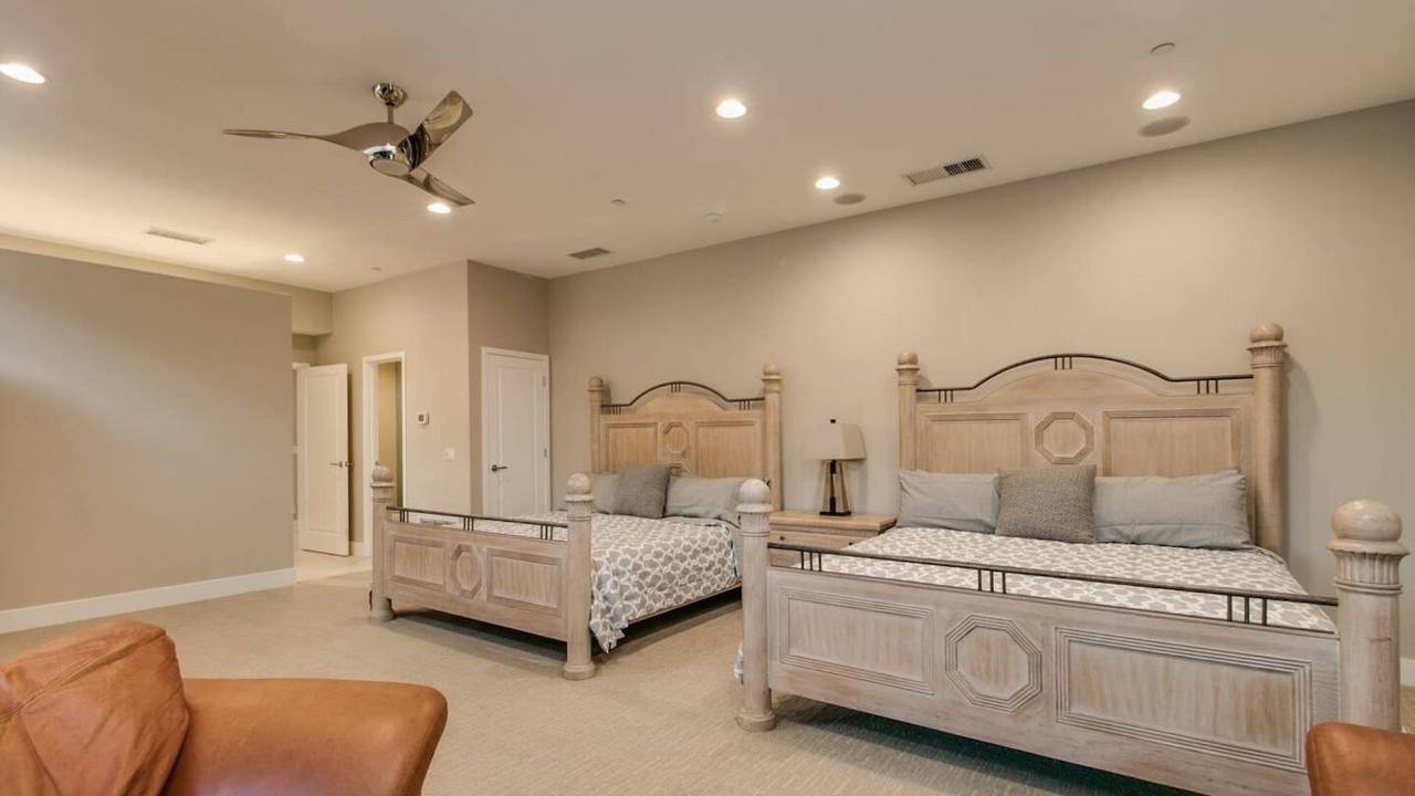 豪华4卧室带游泳池和spa的高尔夫球场地段!(Luxe 4 Bdrm WPool and Spa on Golf Course Lot)