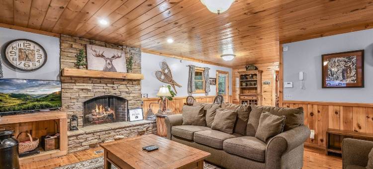 RedAwning的大烟山中6英亩隐蔽农场小屋(The Ranch Cabin on 6 Secluded Acres in the Great Smoky Mountains by RedAwning)图片