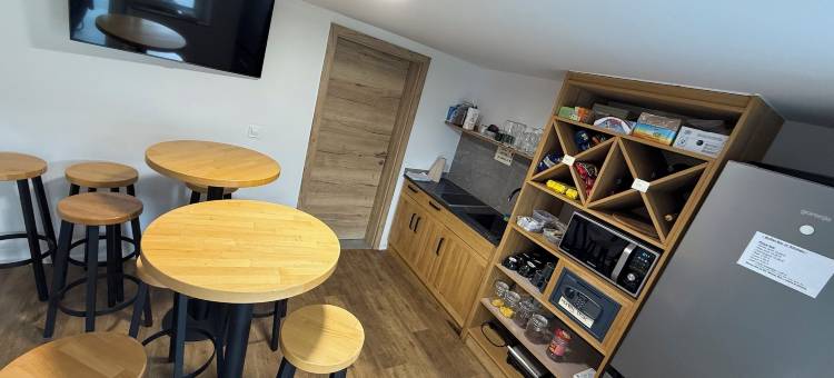 采尔克利耶·机场五分钟PJ酒店(PJagodic Hotel Cerklje)图片