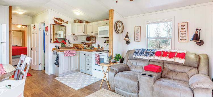 布林森湖畔小屋：月亮背后(Lakefront Cabin in Brinson: Behind the Moon)图片