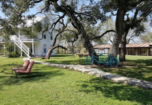 Full Moon Inn Hotel Overview