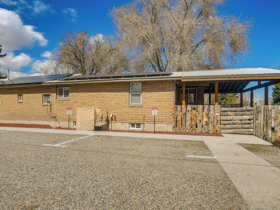 雷克斯堡逃逸 w/ 围栏庭院 + 有顶露台！