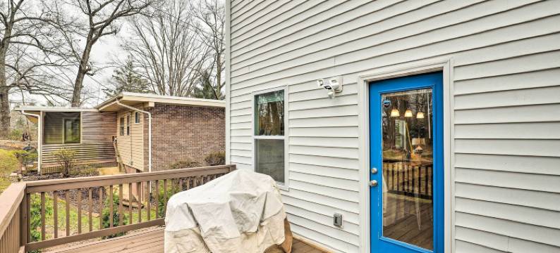 现代坎德勒之家带甲板和院子！(Modern Candler Home with Deck and Yard!)图片