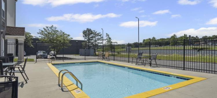 索内斯塔精选酒店及套房堪萨斯城/蓝泉城(Sonesta Essential Hotels & Suites Kansas City Blue Springs)图片