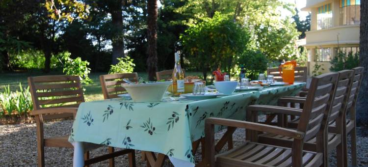 Villa in Valréas with Pool and Garden Views图片