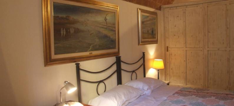 Pisa Stay close to Leaning Tower图片