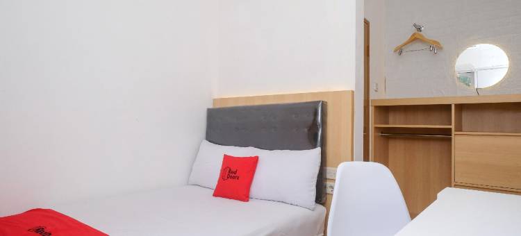 红门酒店-近三宝垄恩加利安佩尔马塔美迪卡医院(RedDoorz Near RS Permata Medika Ngaliyan Semarang)图片