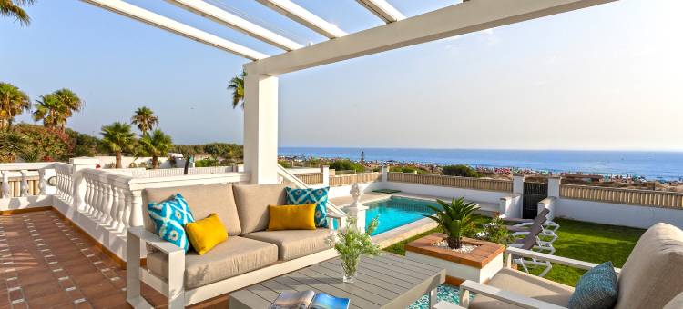 Villa with pool in front of the beach. La Barrosa图片