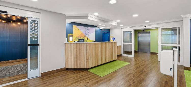 希尔顿斯特林杜勒斯机场Spark酒店(Spark by Hilton Sterling Dulles Airport)图片