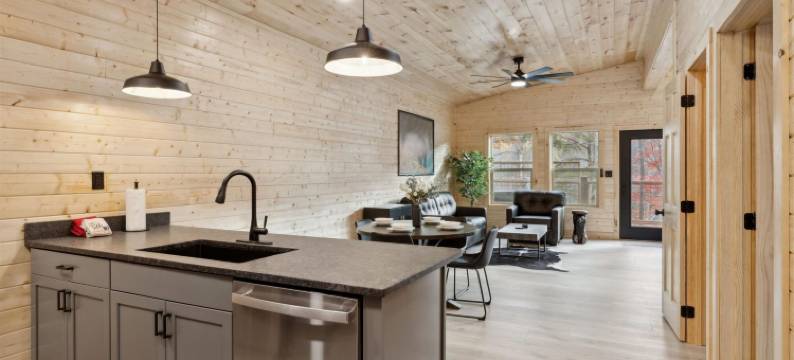 全新热水浴缸投斧火坑街机(Green & Black Bear Cabins by Beyond Expectations)图片