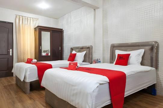 红多兹酒店-近泗水丹戎佩拉克2号港(RedDoorz Near Pelabuhan Tanjung Perak 2 Surabaya)