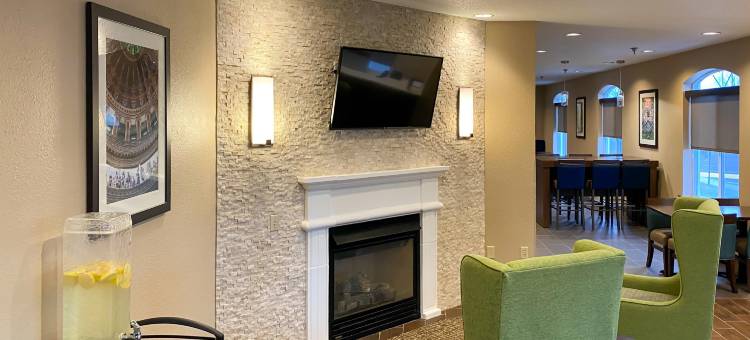 舒适酒店德卡尔布 - 大学区(Comfort Inn DeKalb - Adjacent the University)图片