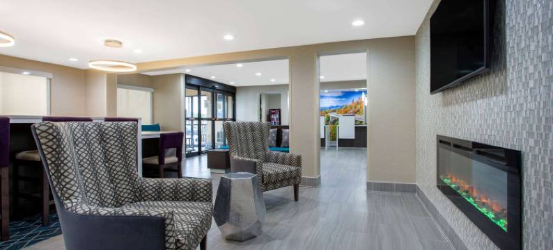 罗阿诺克塞勒姆拉昆塔温德姆酒店(La Quinta Inn & Suites by Wyndham Roanoke Salem)图片