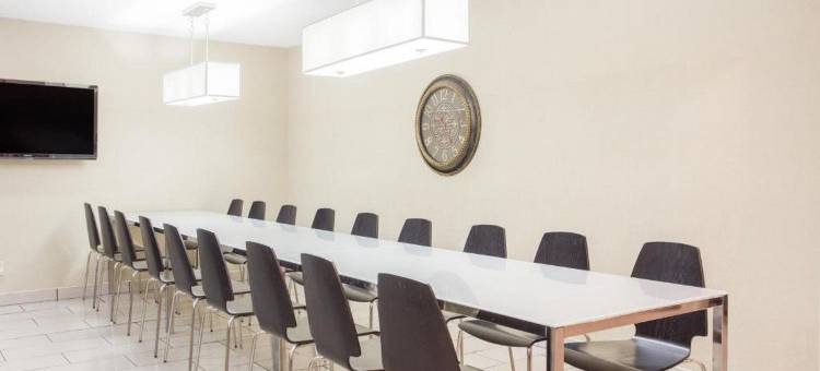 Super 8 by Wyndham Madison East图片