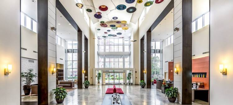 伊丽莎白纽瓦克机场希尔顿安泊酒店(Embassy Suites by Hilton Newark Airport)图片