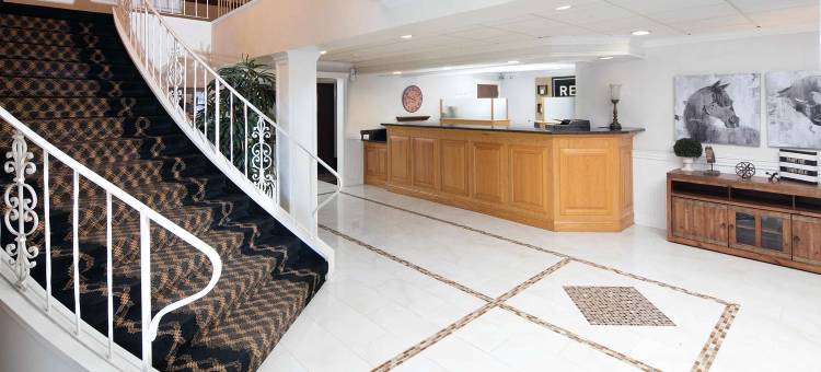 奥本红狮套房酒店(Red Lion Inn & Suites Auburn)图片