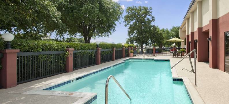 路易斯维尔呗盟套房酒店(Baymont by Wyndham Lewisville)图片