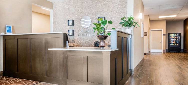 舒适套房酒店(Comfort Inn & Suites Merritt)图片