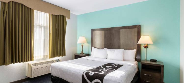 奥马哈机场市中心拉昆塔温德姆套房酒店(La Quinta Inn & Suites by Wyndham Omaha Airport Downtown)图片