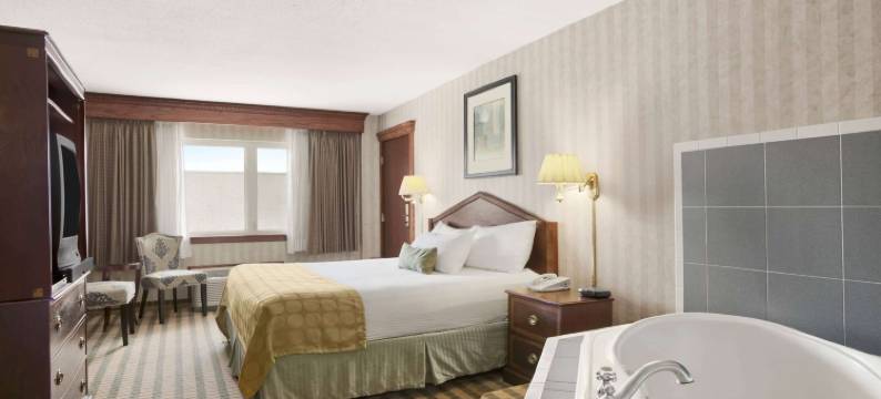 萨吉诺华美达套房酒店(Ramada by Wyndham Saginaw Hotel & Suites)图片