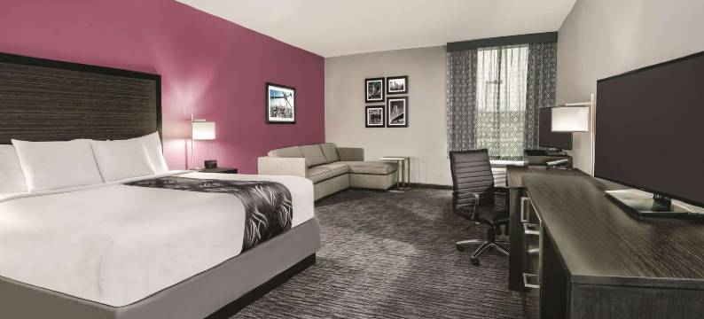 达拉斯大草原城北拉昆塔温德姆套房酒店(La Quinta Inn & Suites by Wyndham Dallas Grand Prairie North)图片