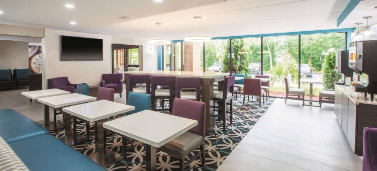 斯特布里奇拉昆塔温德姆套房酒店(La Quinta Inn & Suites by Wyndham Sturbridge)图片