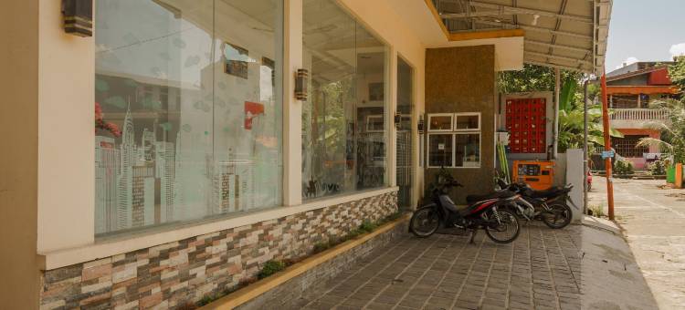 红多兹酒店-近巴东吉姆巴丹斯蒂努尔巴亚(RedDoorz Near Jembatan Siti Nurbaya Padang)图片