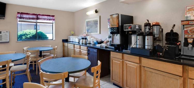 布恩速8酒店(Super 8 by Wyndham Boone)图片