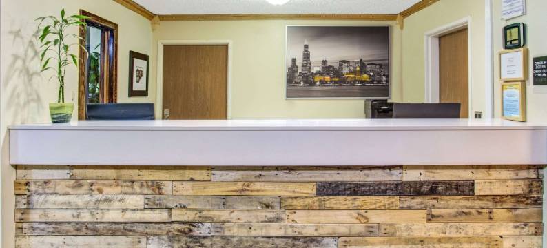 温德姆戴斯酒店-莱克布拉夫大湖海军基地(Days Inn by Wyndham Lake Bluff/Great Lakes Naval Base)图片