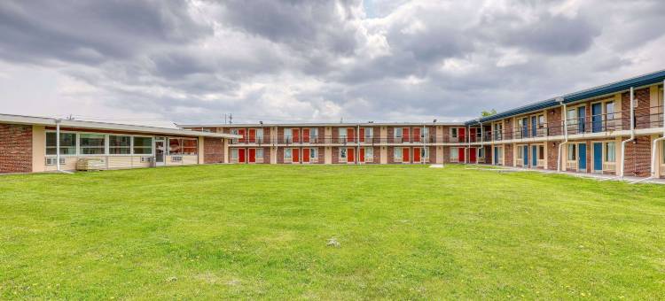 尼纳-阿普尔顿郊区开间(Suburban Studios Neenah-Appleton)图片