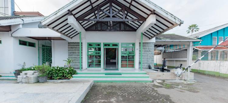 苏加武眉市红多兹家庭旅馆-R.E.马尔塔迪纳塔路(RedDoorz @ Jalan R.E. Martadinata Sukabumi)图片